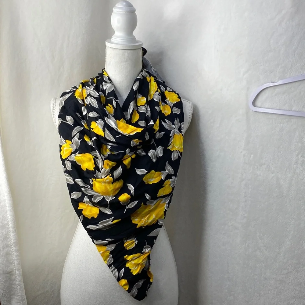 Multi function large scarf - Picture 2 of 4